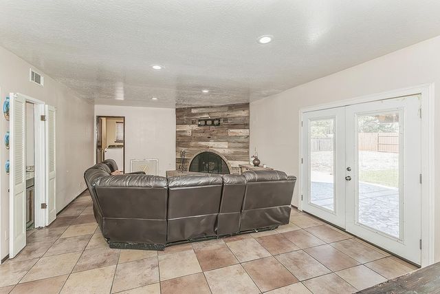 1534 S Sylmar Avenue, Fresno, CA 93727