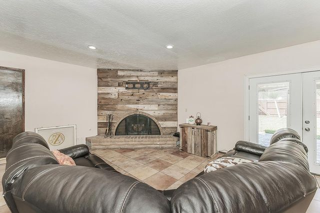 1534 S Sylmar Avenue, Fresno, CA 93727