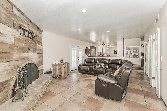 1534 S Sylmar Avenue, Fresno, CA 93727