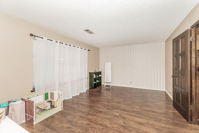 1534 S Sylmar Avenue, Fresno, CA 93727