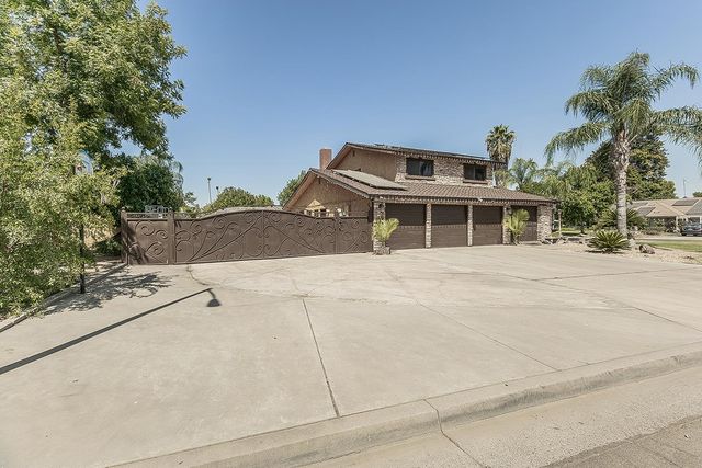 1534 S Sylmar Avenue, Fresno, CA 93727