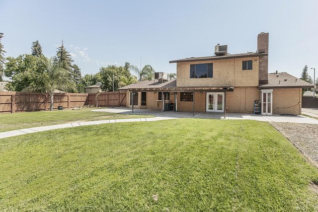 1534 S Sylmar Avenue, Fresno, CA 93727
