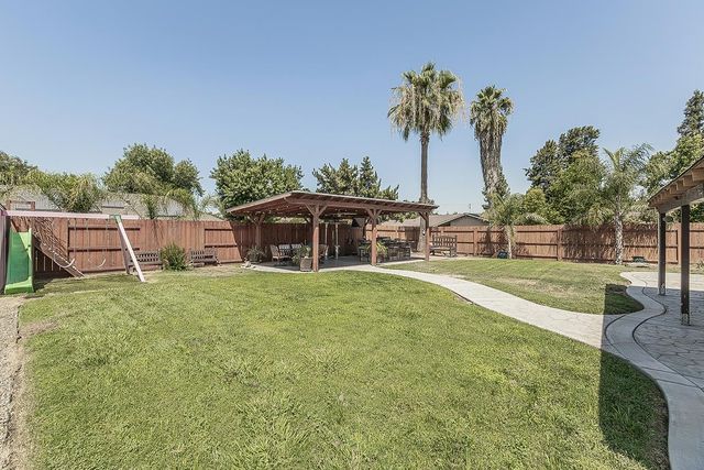 1534 S Sylmar Avenue, Fresno, CA 93727