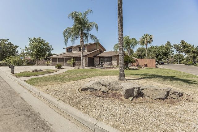 1534 S Sylmar Avenue, Fresno, CA 93727