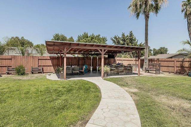 1534 S Sylmar Avenue, Fresno, CA 93727