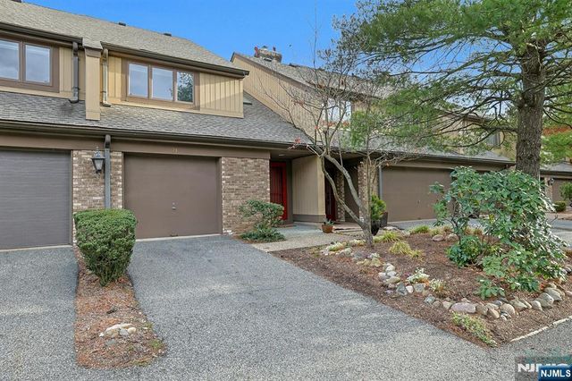 21 Whitman Lane, Mahwah, NJ 07430