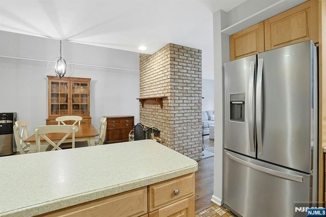 21 Whitman Lane, Mahwah, NJ 07430