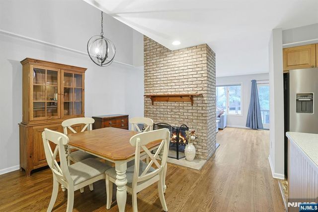 21 Whitman Lane, Mahwah, NJ 07430