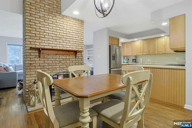 21 Whitman Lane, Mahwah, NJ 07430