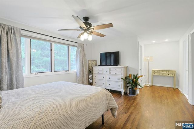 21 Whitman Lane, Mahwah, NJ 07430