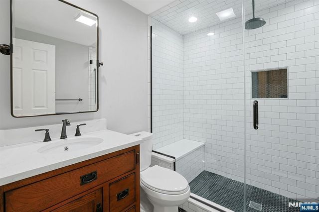 21 Whitman Lane, Mahwah, NJ 07430