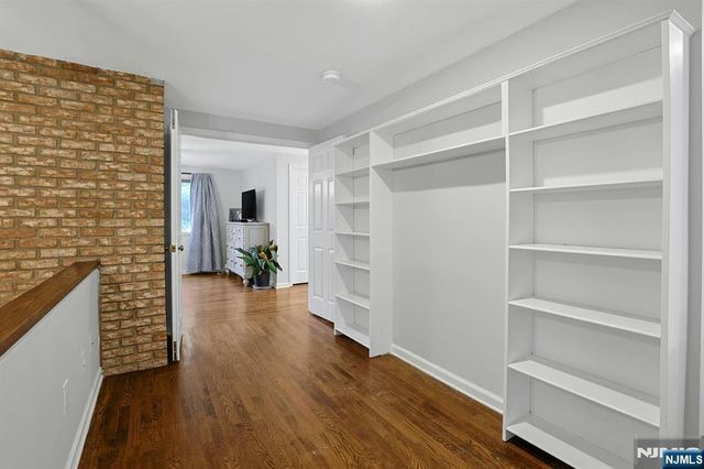 21 Whitman Lane, Mahwah, NJ 07430