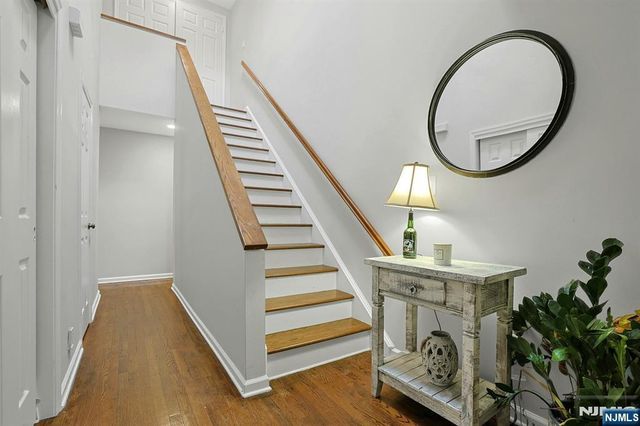 21 Whitman Lane, Mahwah, NJ 07430