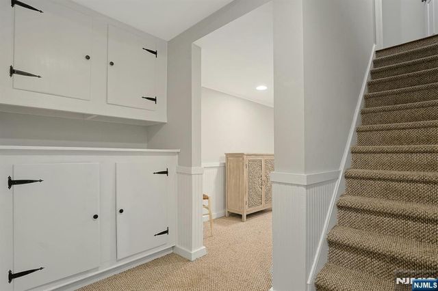 21 Whitman Lane, Mahwah, NJ 07430