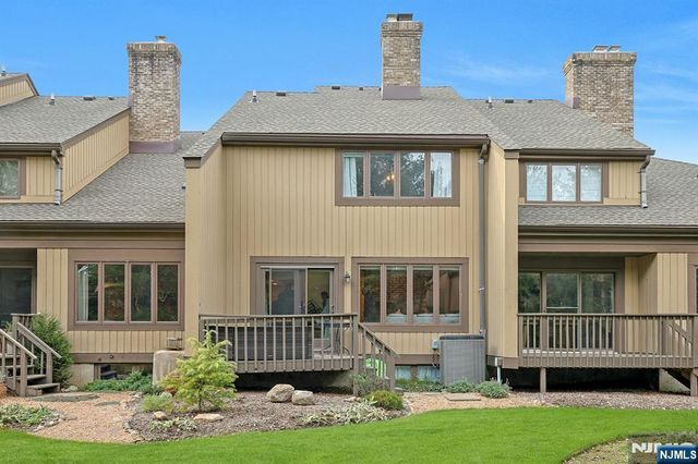 21 Whitman Lane, Mahwah, NJ 07430