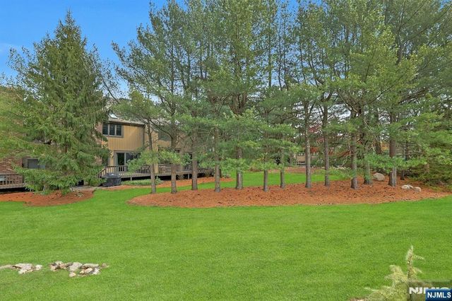 21 Whitman Lane, Mahwah, NJ 07430