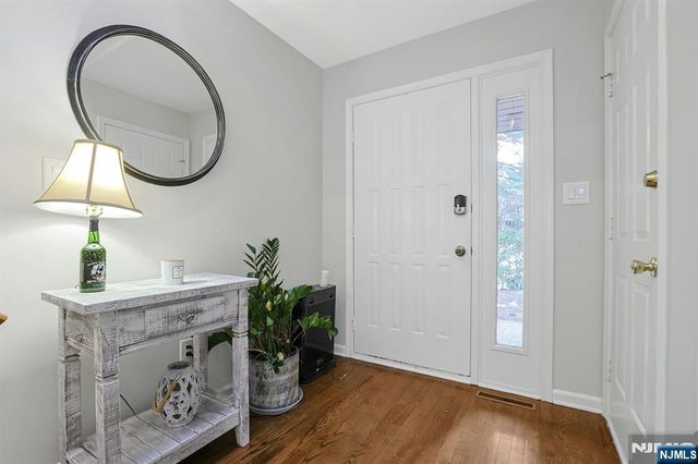 21 Whitman Lane, Mahwah, NJ 07430