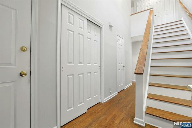 21 Whitman Lane, Mahwah, NJ 07430