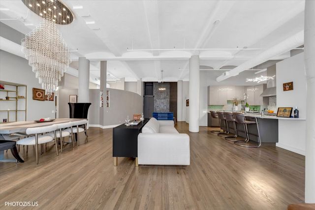 1000 W Washington Boulevard 202, Chicago, IL 60607