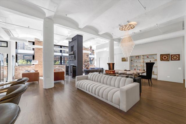 1000 W Washington Boulevard 202, Chicago, IL 60607