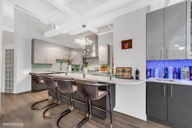 1000 W Washington Boulevard 202, Chicago, IL 60607