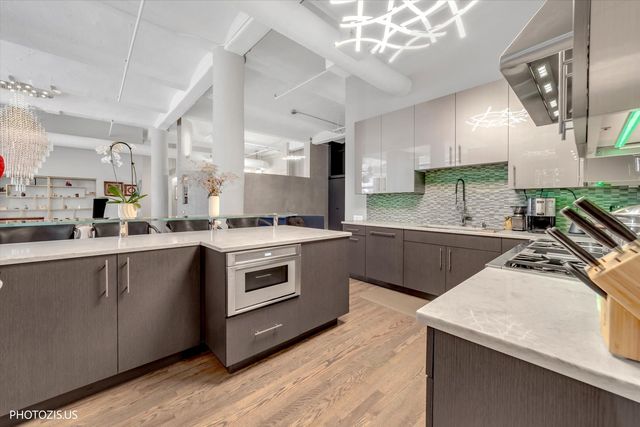1000 W Washington Boulevard 202, Chicago, IL 60607