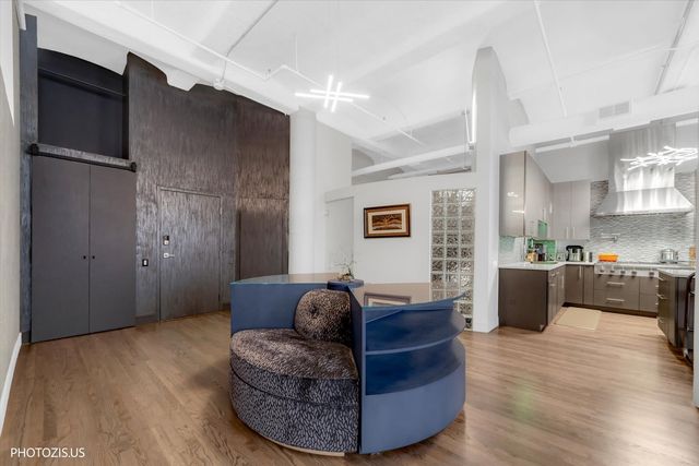 1000 W Washington Boulevard 202, Chicago, IL 60607