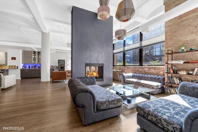 1000 W Washington Boulevard 202, Chicago, IL 60607