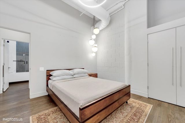 1000 W Washington Boulevard 202, Chicago, IL 60607