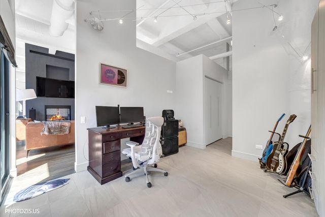 1000 W Washington Boulevard 202, Chicago, IL 60607