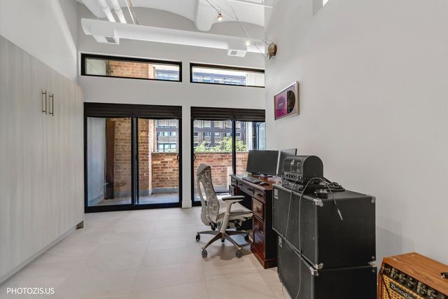 1000 W Washington Boulevard 202, Chicago, IL 60607