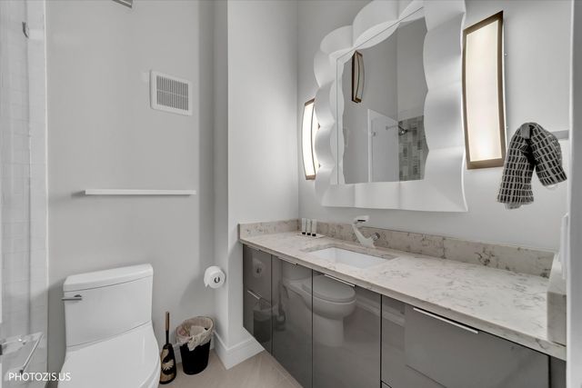 1000 W Washington Boulevard 202, Chicago, IL 60607