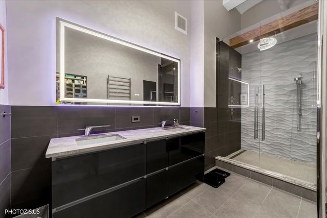 1000 W Washington Boulevard 202, Chicago, IL 60607