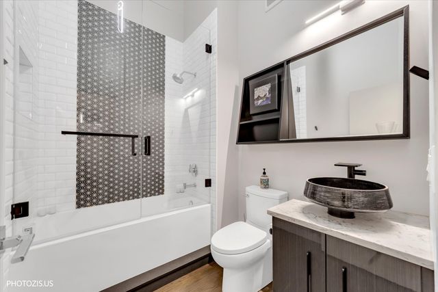 1000 W Washington Boulevard 202, Chicago, IL 60607