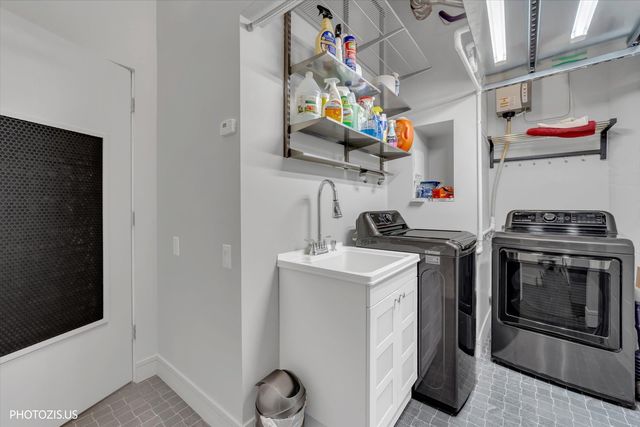 1000 W Washington Boulevard 202, Chicago, IL 60607