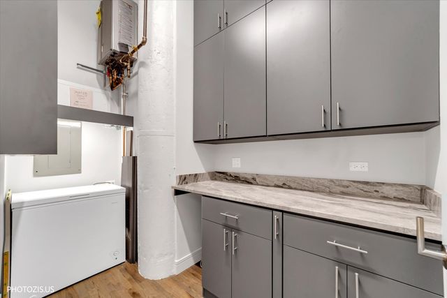 1000 W Washington Boulevard 202, Chicago, IL 60607