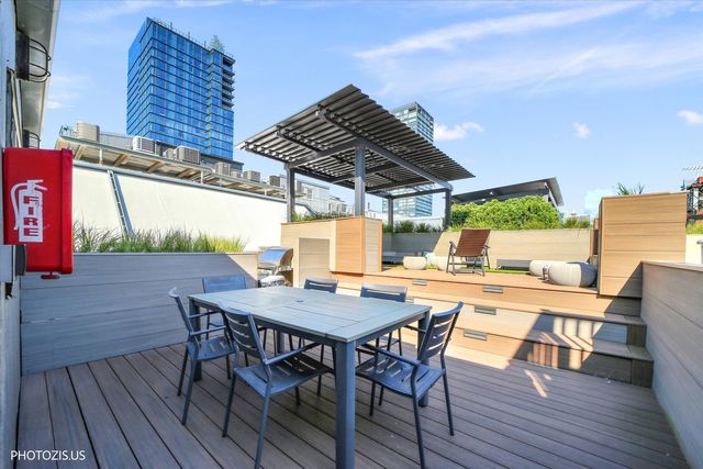 1000 W Washington Boulevard 202, Chicago, IL 60607
