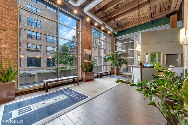 1000 W Washington Boulevard 202, Chicago, IL 60607