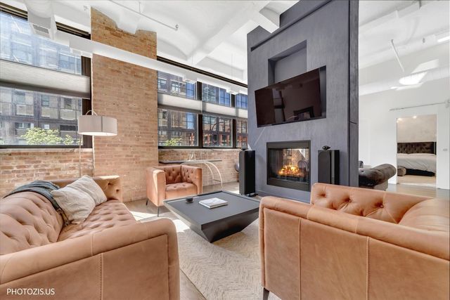 1000 W Washington Boulevard 202, Chicago, IL 60607