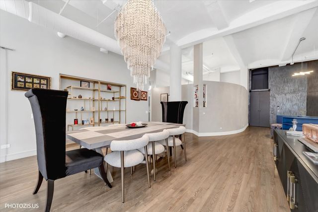 1000 W Washington Boulevard 202, Chicago, IL 60607