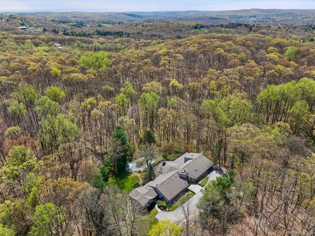 68 Old Aspetong Road, Katonah, NY 10536