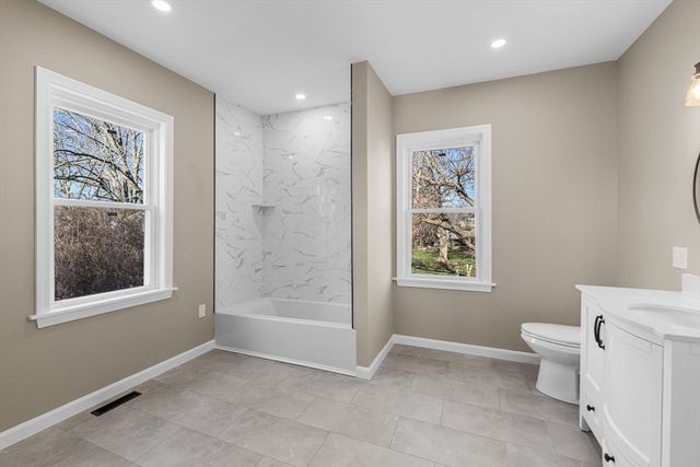 73 Gifford Ave, Dartmouth, MA 02747