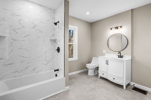 73 Gifford Ave, Dartmouth, MA 02747