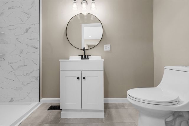 73 Gifford Ave, Dartmouth, MA 02747