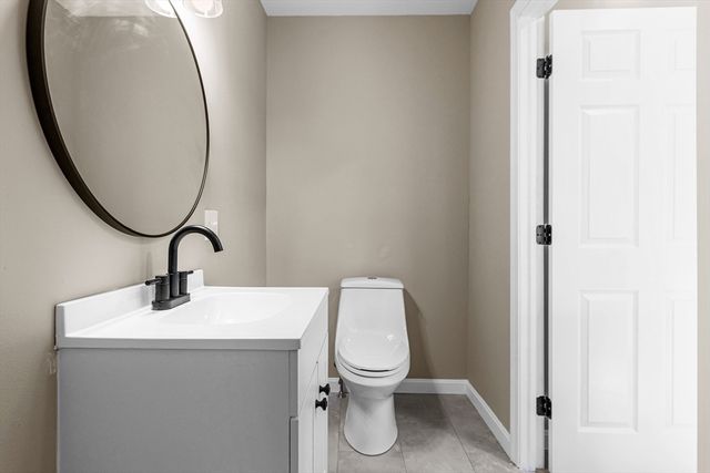 73 Gifford Ave, Dartmouth, MA 02747