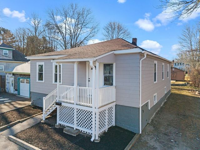 73 Gifford Ave, Dartmouth, MA 02747