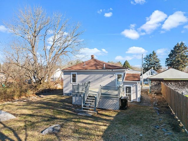 73 Gifford Ave, Dartmouth, MA 02747