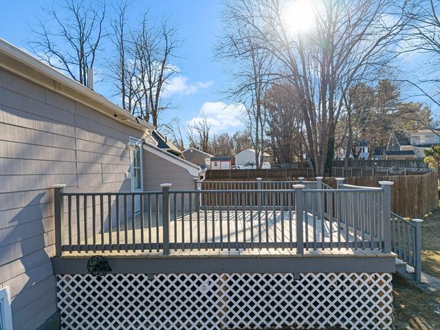 73 Gifford Ave, Dartmouth, MA 02747