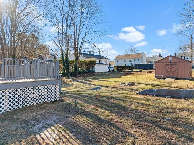 73 Gifford Ave, Dartmouth, MA 02747