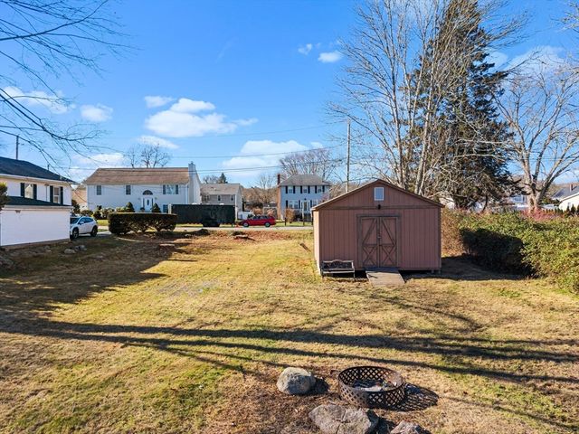 73 Gifford Ave, Dartmouth, MA 02747